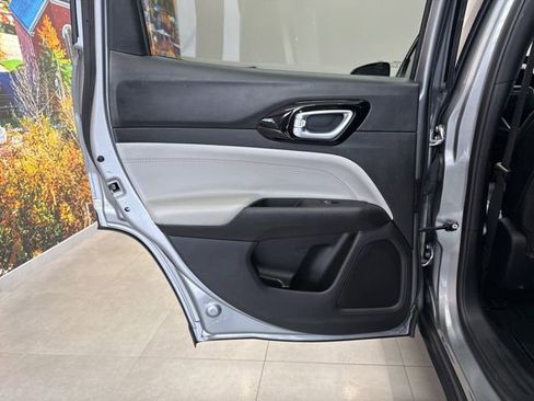 Used 2024 Jeep Compass Limited image 37