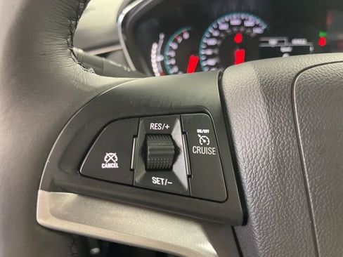 Used 2022 Chevrolet Trax LT w/ LT Convenience Package image 18