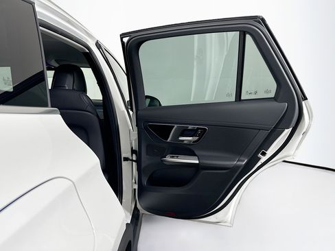 Used 2024 Mercedes-Benz GLC 300 image 30