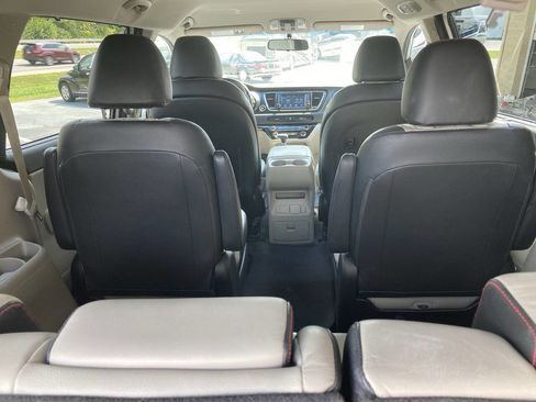 Used 2019 Kia Sedona EX image 44