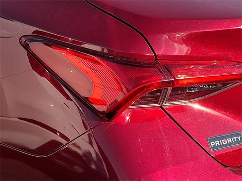 Used 2019 Toyota Avalon Limited image 7