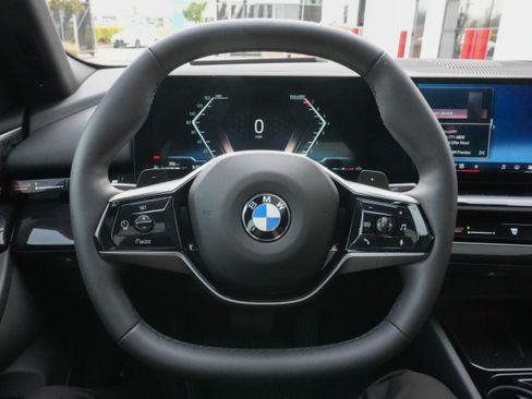 Used 2024 BMW 530i w/ Premium Package image 18