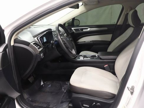 Used 2020 Ford Fusion SE w/ Equipment Group 151A image 10