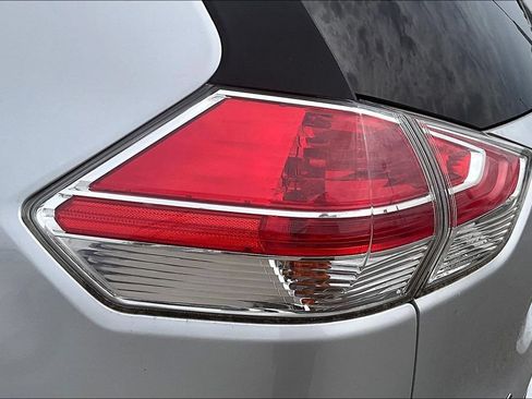 Used 2015 Nissan Rogue SV AWD/4WD image 24