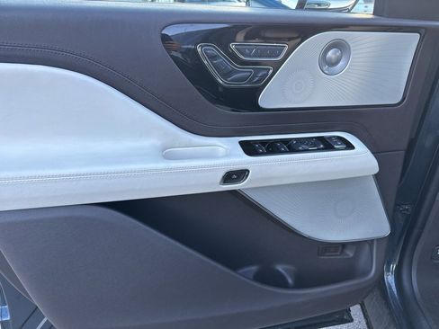 Used 2022 Lincoln Aviator Black Label Grand Touring w/ Class IV Trailer Tow Package image 7