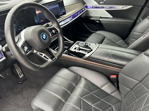 Used 2023 BMW i7 xDrive60 AWD/4WD image 9