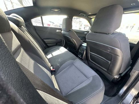 Used 2018 Dodge Charger SXT w/ Blacktop Package RWD image 31
