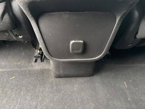 Used 2018 Chevrolet Equinox LT image 32