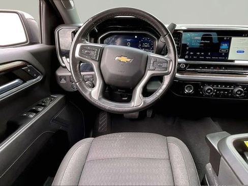Used 2022 Chevrolet Silverado 1500 LT AWD/4WD image 8