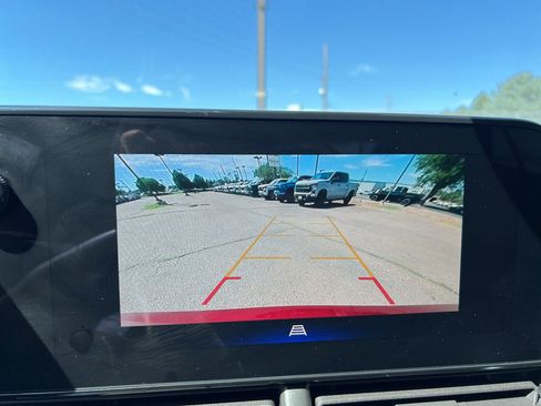 Used 2025 Chevrolet Trax LT w/ Driver Confidence Package FWD image 25