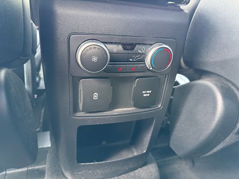 Used 2020 Ford Explorer Limited image 15