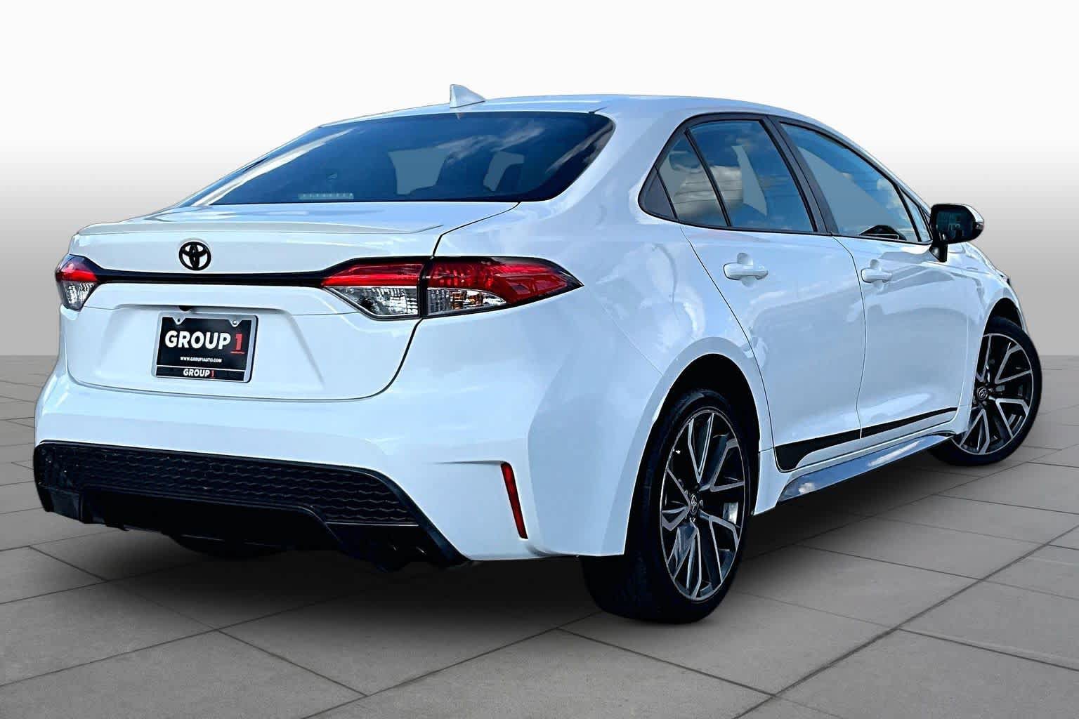 Used 2022 Toyota Corolla SE FWD image 12
