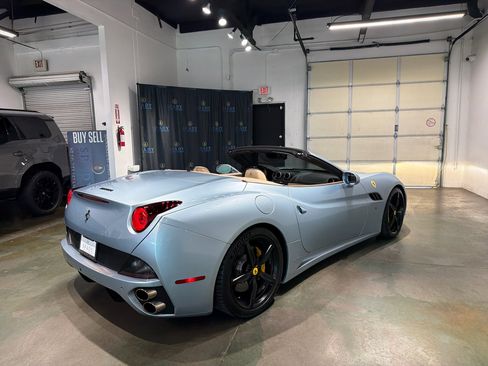 Used 2013 Ferrari California image 36