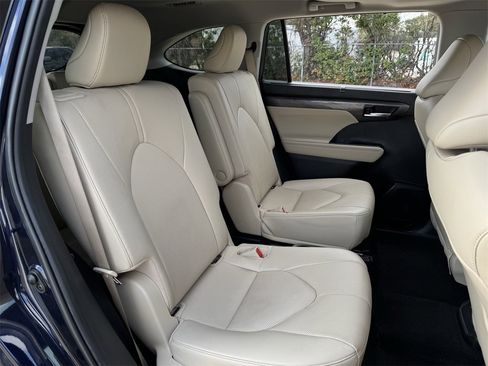 Used 2023 Toyota Highlander Limited image 30