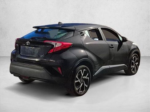 Used 2018 Toyota C-HR XLE FWD image 5