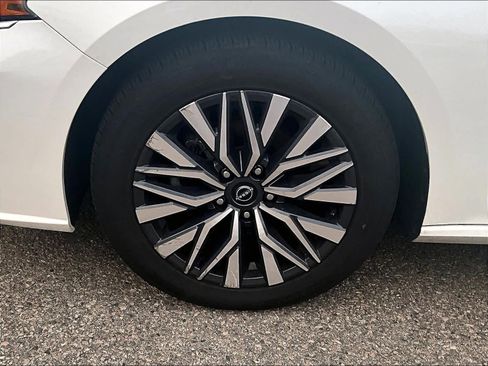 Used 2023 Nissan Altima 2.5 SV image 4