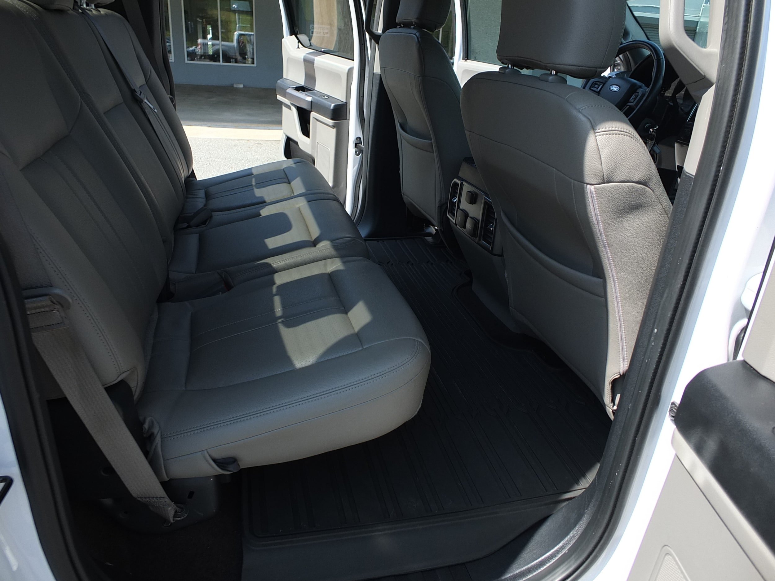 Used 2020 Ford F150 XLT w/ Equipment Group 302A Luxury AWD/4WD image 14