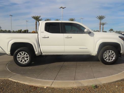 Used 2026 Toyota Tacoma SR5 image 4