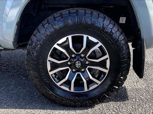 Used 2022 Toyota Tacoma TRD Sport w/ TRD Premium Sport Package image 9