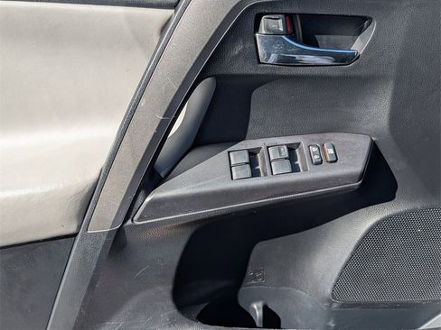 Used 2018 Toyota RAV4 XLE image 22