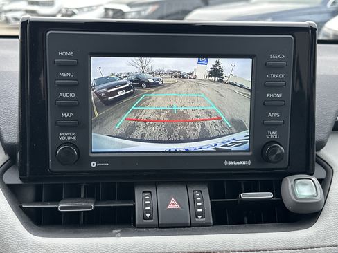 Used 2021 Toyota RAV4 XLE Premium image 32