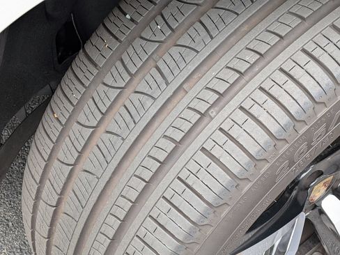 Certified 2025 Porsche Macan S AWD/4WD image 37