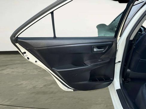 Used 2016 Toyota Camry SE image 12