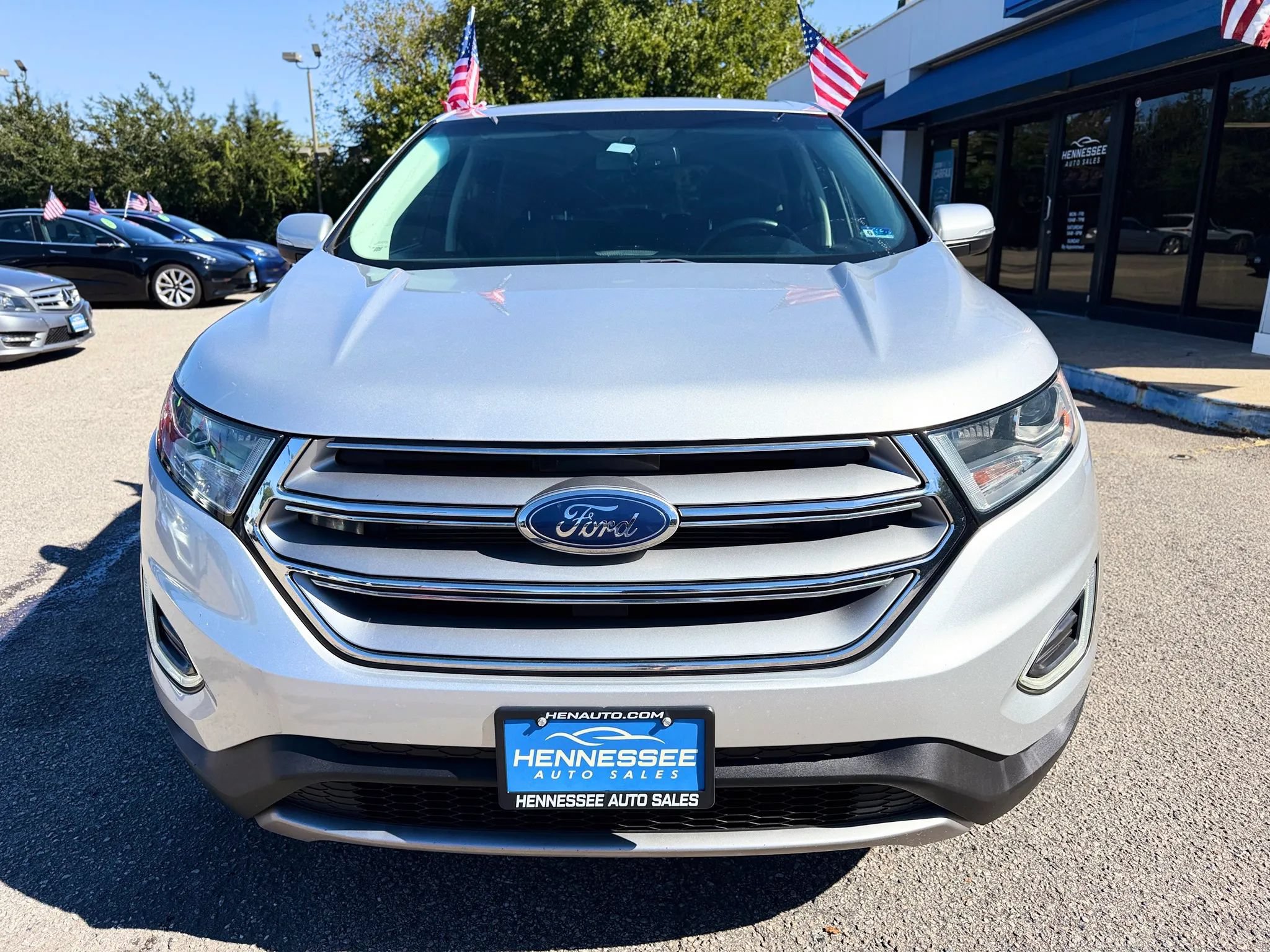 Used 2018 Ford Edge Titanium FWD image 3