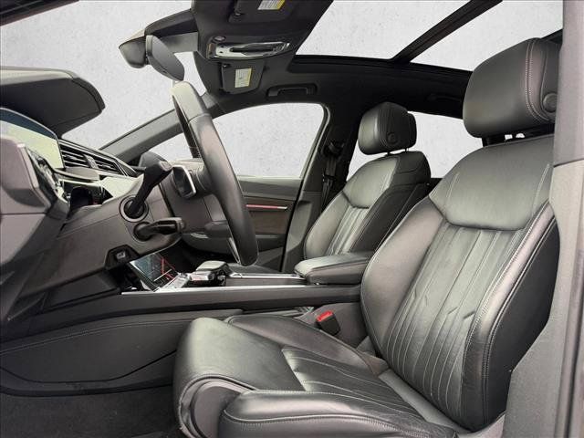 Used 2019 Audi e-tron Prestige w/ Prestige Package AWD/4WD image 17