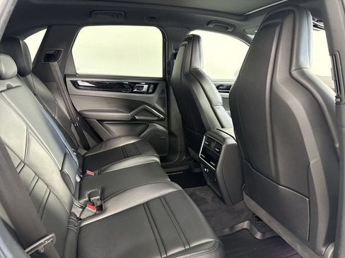 Certified 2023 Porsche Cayenne Platinum Edition AWD/4WD image 25