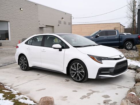 Used 2021 Toyota Corolla SE image 3
