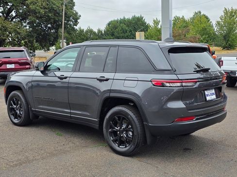 New 2025 Jeep Grand Cherokee Altitude image 34