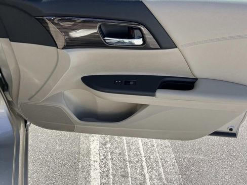 Used 2017 Honda Accord EX image 22