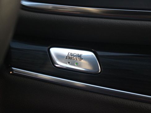 Used 2023 Buick Enclave Essence image 28