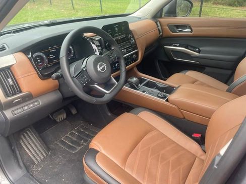 Used 2025 Nissan Pathfinder Platinum w/ Cargo Package AWD/4WD image 13