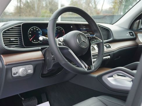 New 2026 Mercedes-Benz GLS 450 4MATIC image 10