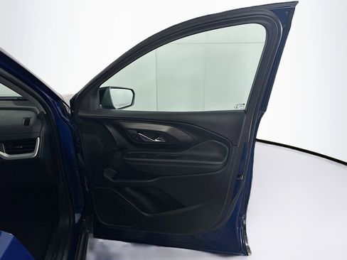 Used 2023 GMC Terrain SLE w/ Elevation Edition image 31