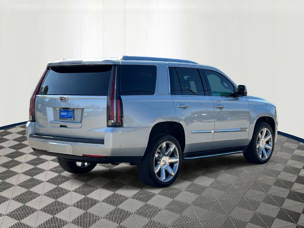 Used 2017 Cadillac Escalade Premium Luxury AWD/4WD image 4