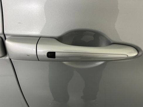 Used 2023 Chrysler Pacifica Touring-L image 48