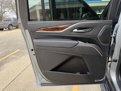 Used 2024 Cadillac Escalade ESV Luxury RWD image 26
