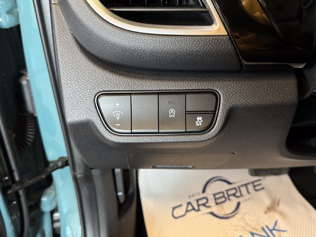 Used 2025 Kia Seltos S AWD/4WD image 17
