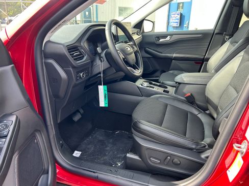 New 2025 Ford Escape SE image 37