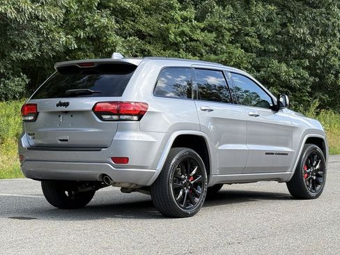Used 2021 Jeep Grand Cherokee Laredo X AWD/4WD image 3
