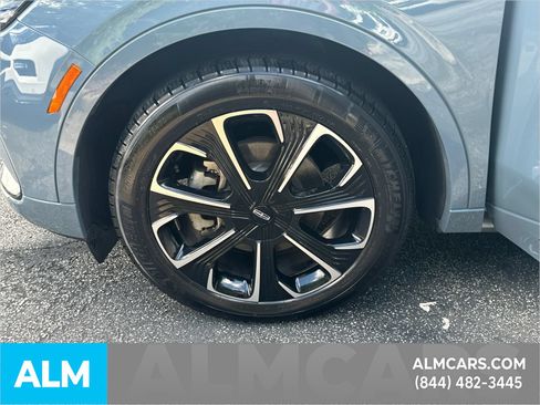 Used 2025 Lincoln Nautilus Reserve AWD/4WD image 12