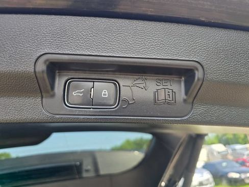 Used 2023 Ford Explorer XLT AWD/4WD image 33