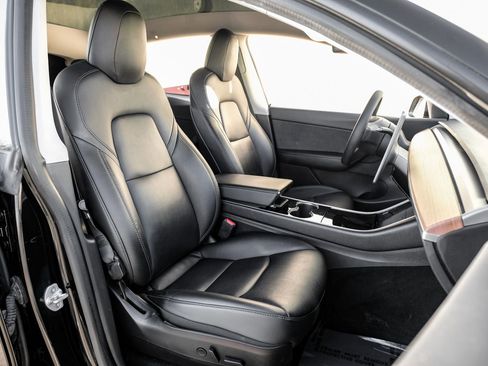 Used 2020 Tesla Model Y Long Range image 31