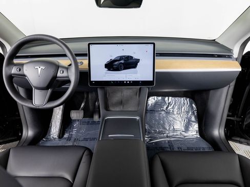 Used 2024 Tesla Model Y AWD image 35