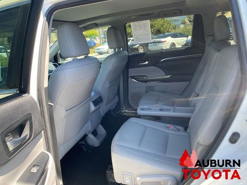 Used 2016 Toyota Highlander Limited Platinum AWD/4WD image 30