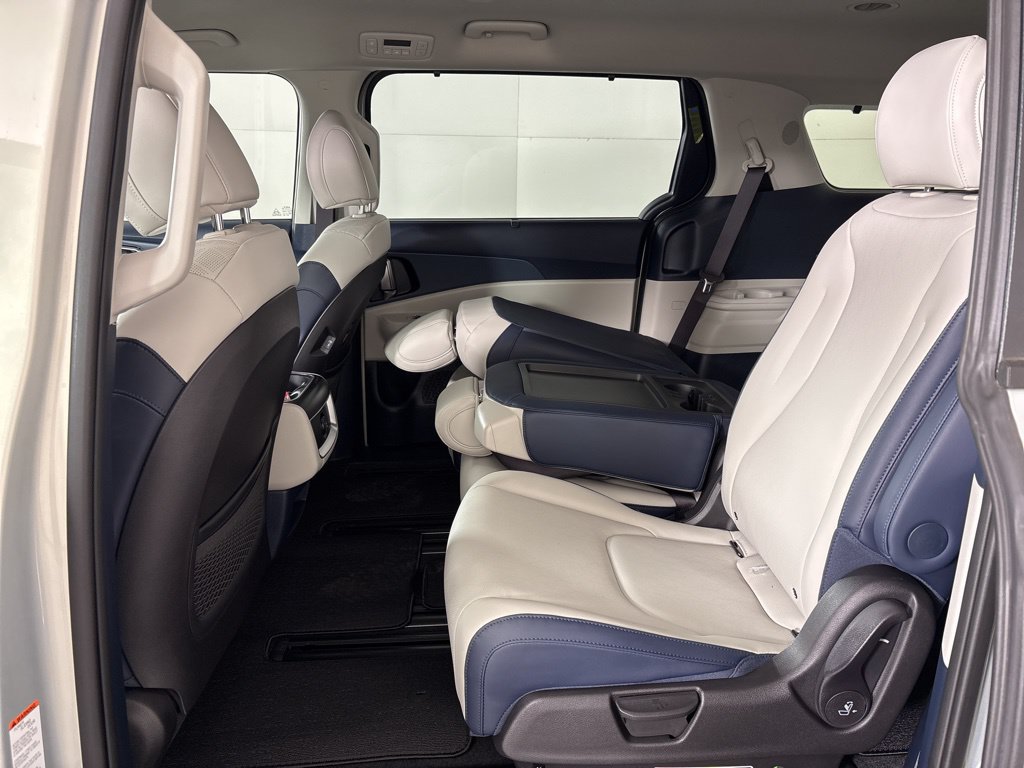 New 2026 Kia Carnival EX FWD image 24