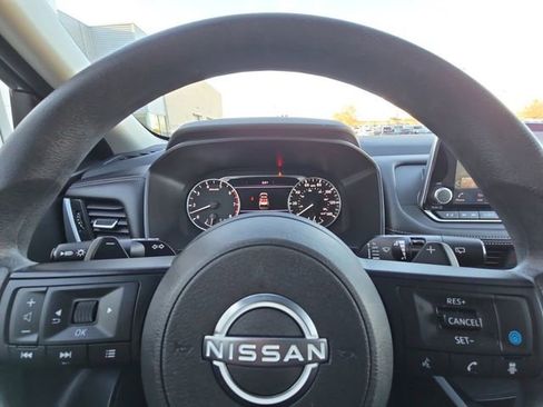 Used 2024 Nissan Rogue SV image 25